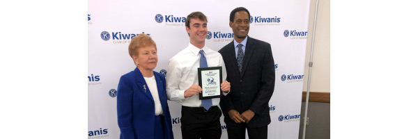 Countryman receivining Kiwanis Award