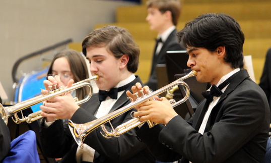 Boys playing trumpet0